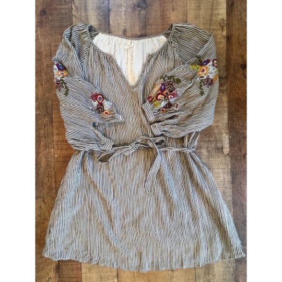 Feather Bone Anthropologie Lindsey Grey White Striped Embroidered Dress XSP - Picture 9 of 11